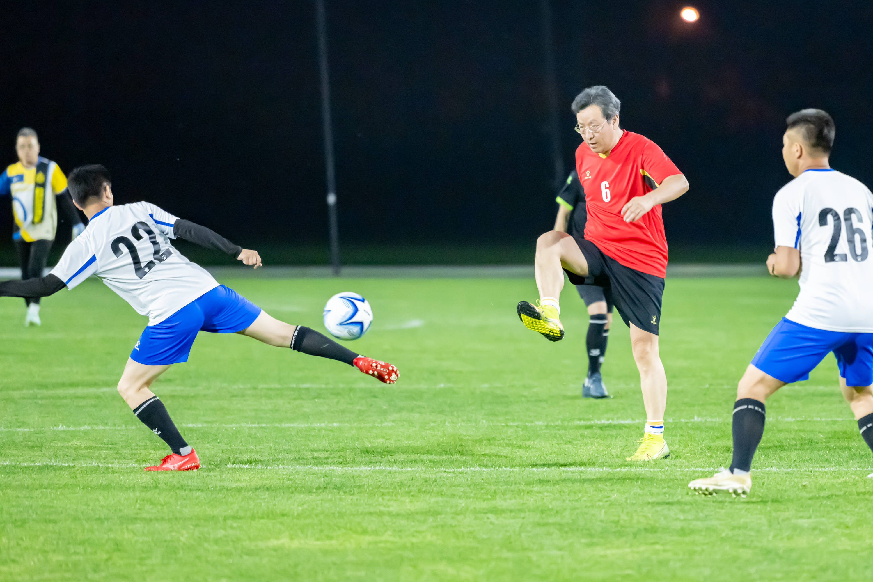 火博娱乐 -集结日欧冠传出新动向，西汉姆造点机会，管理层表态：信心回归，身体对抗强度拉满的简单介绍